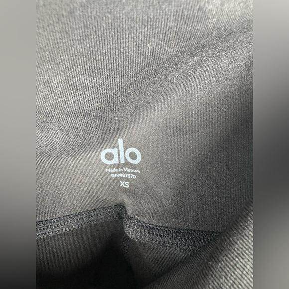 ALO Yoga Black Leggings - Picture 4 of 4